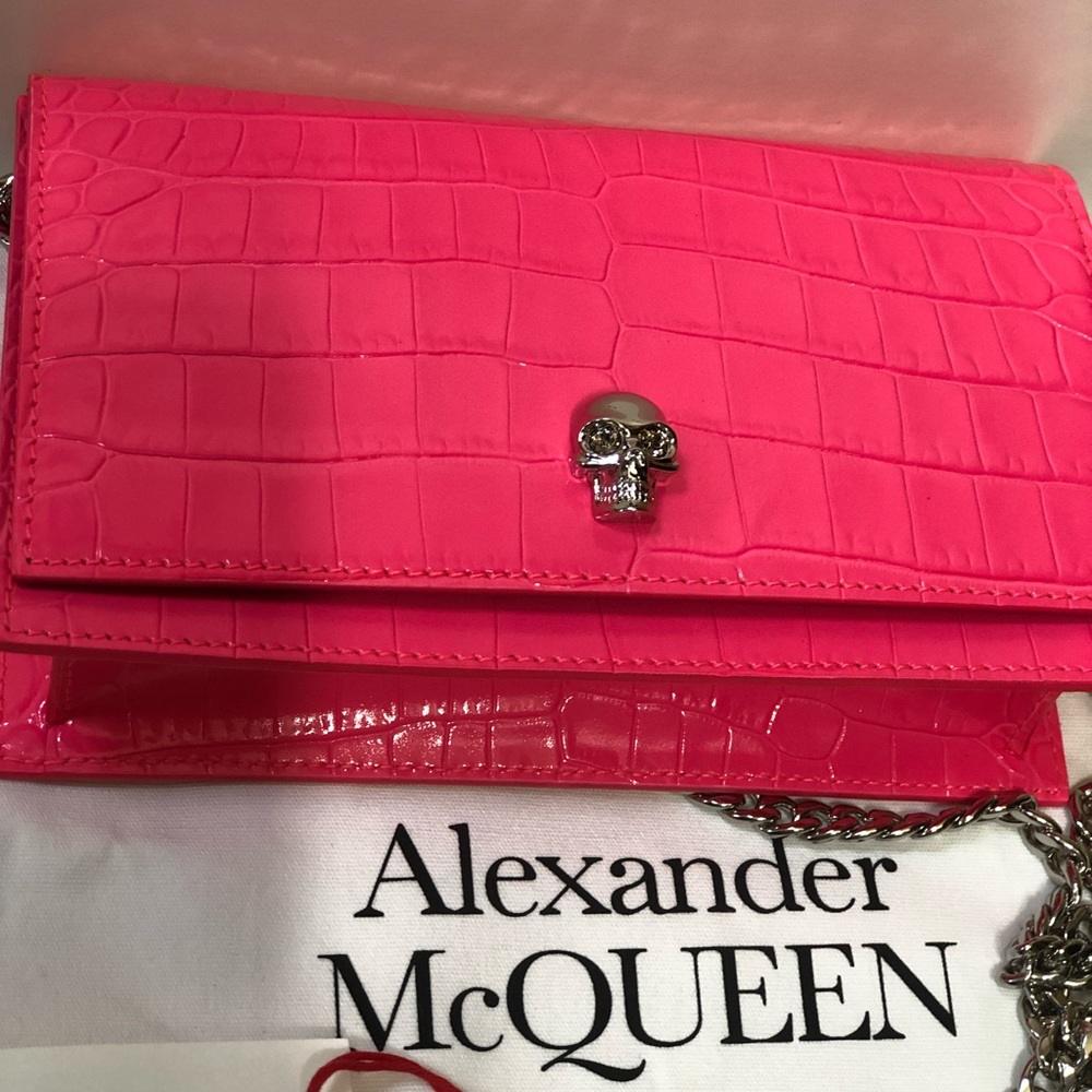 ALEXANDER MCQUEEN - Skull mini embellished neon croc-effect leather shoulder bag